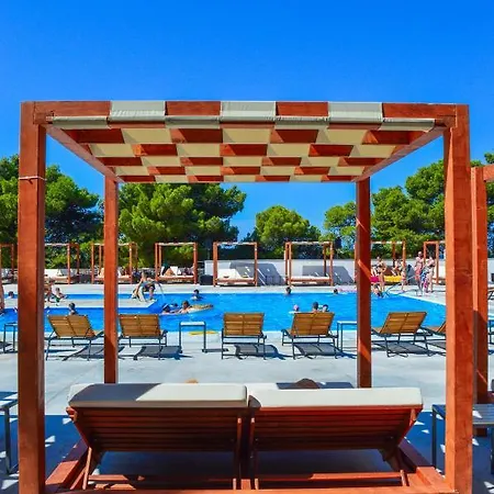 Croatia Camp Mobile Homes ホリデーパーク 3*