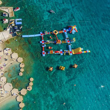 Croatia Camp Mobile Homes ホリデーパーク 3*