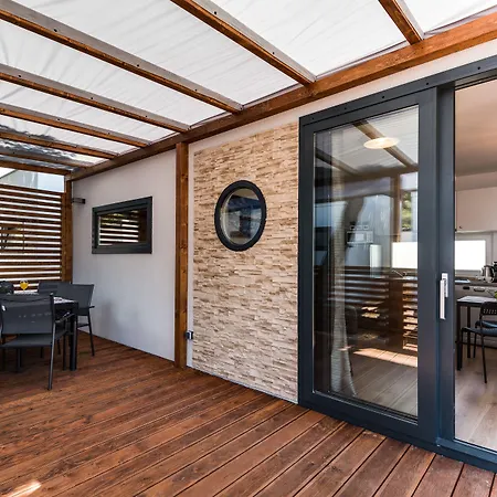 Croatia Camp Mobile Homes ヴォディツェ