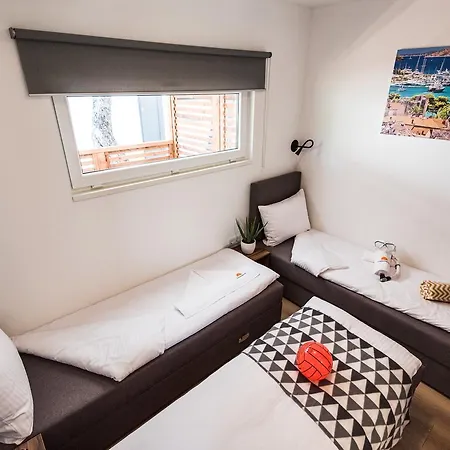 Croatia Camp Mobile Homes 3* ヴォディツェ